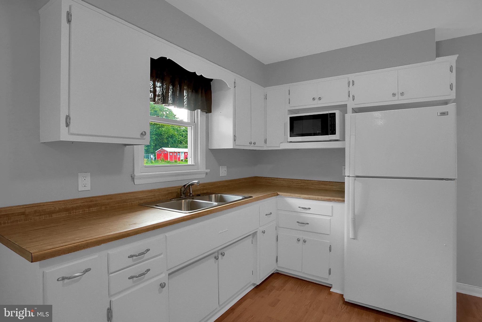 512 Ellencroft Road Lewisberry, PA 17339 - Photo 10 of 26 Eat-In Kitchen