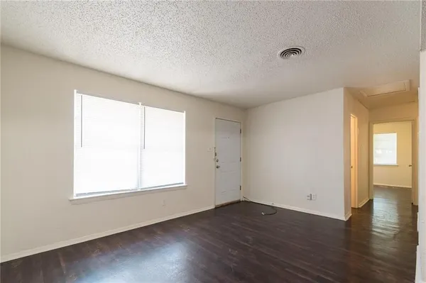 $1,600 | 2045 Avis Circle, Mesquite, TX 75149
