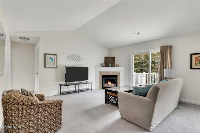 $315,000 | 202 Royale Court, North Greenbush, NY 12180