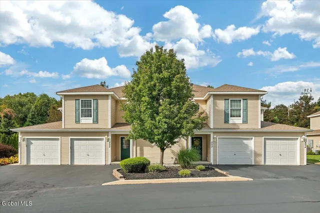 $315,000 | 202 Royale Court, North Greenbush, NY 12180