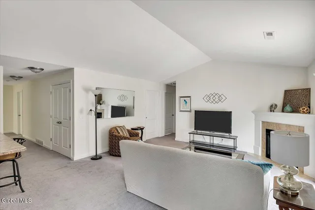 $315,000 | 202 Royale Court, North Greenbush, NY 12180