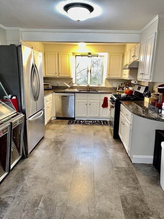 38 Old Nahant Road Wakefield, MA 01880 - Photo 3 of 39 Gallery Image 3