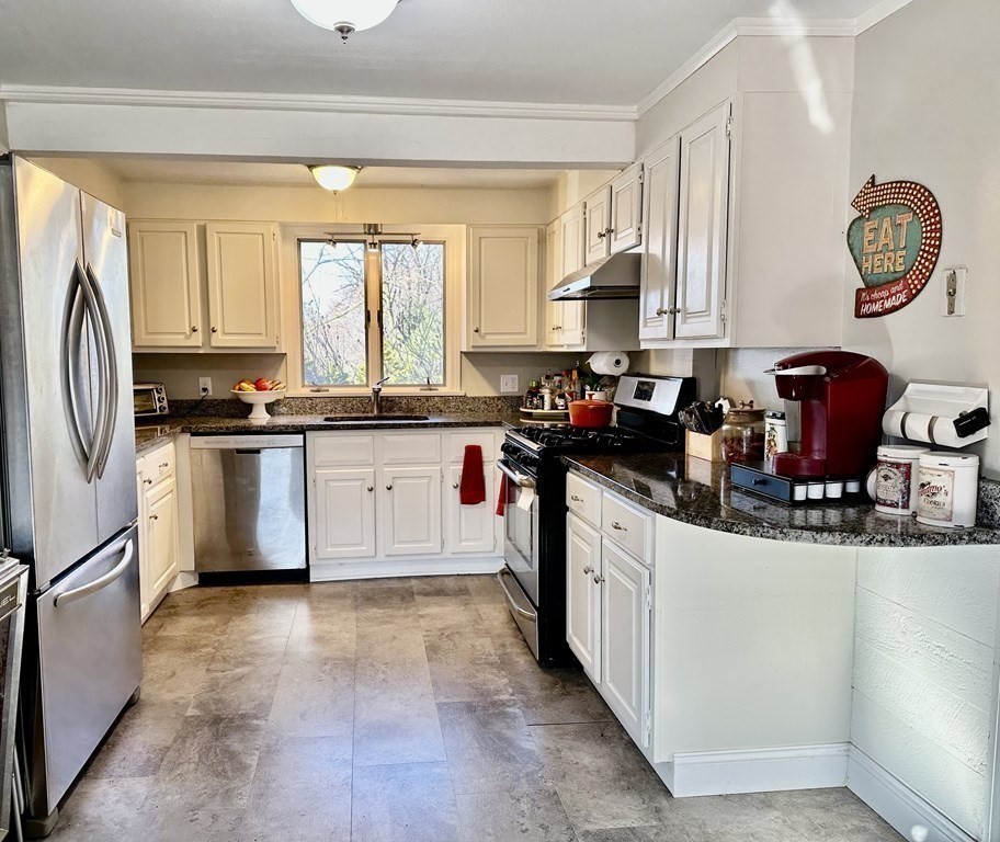 38 Old Nahant Road Wakefield, MA 01880 - Photo 4 of 39 Gallery Image 4