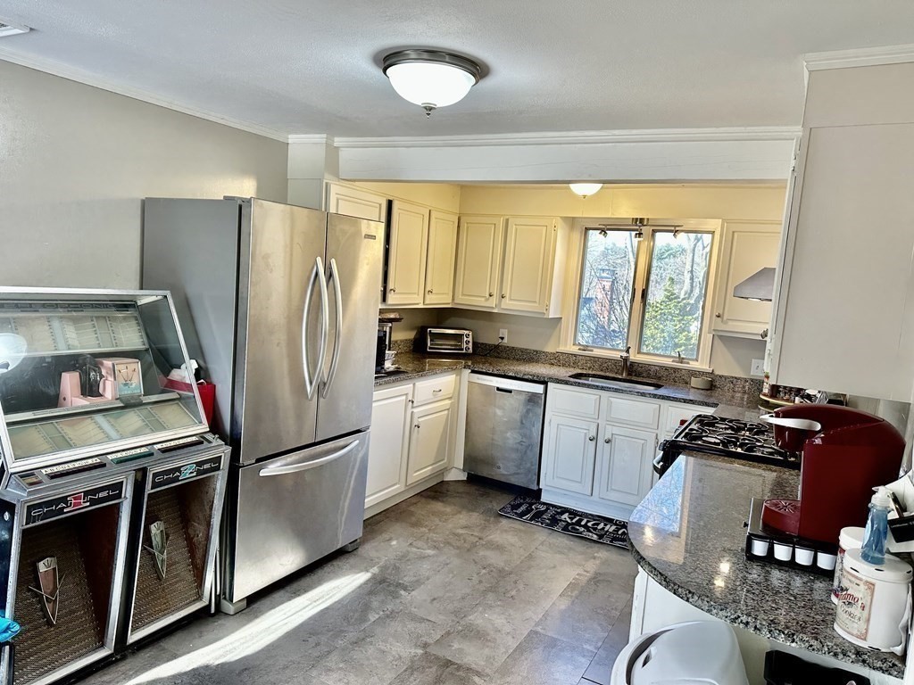 38 Old Nahant Road Wakefield, MA 01880 - Photo 5 of 39 Gallery Image 5