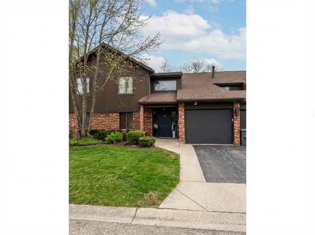 $209,500 | 15 Creekside Circle, Unit B, Elgin, IL 60123