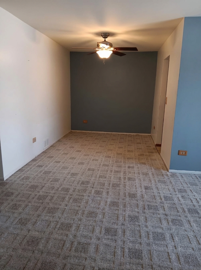 15 Creekside Circle, Unit B Elgin, IL 60123 - Photo 15 of 21