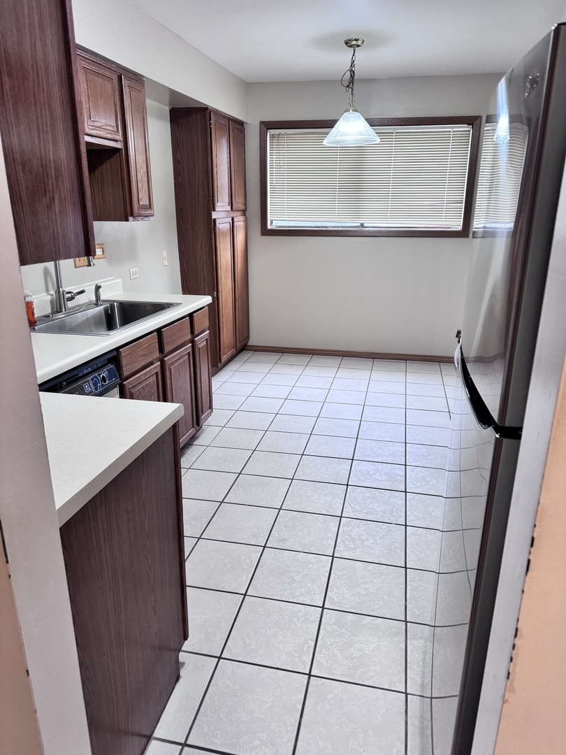 15 Creekside Circle, Unit B Elgin, IL 60123 - Photo 4 of 21