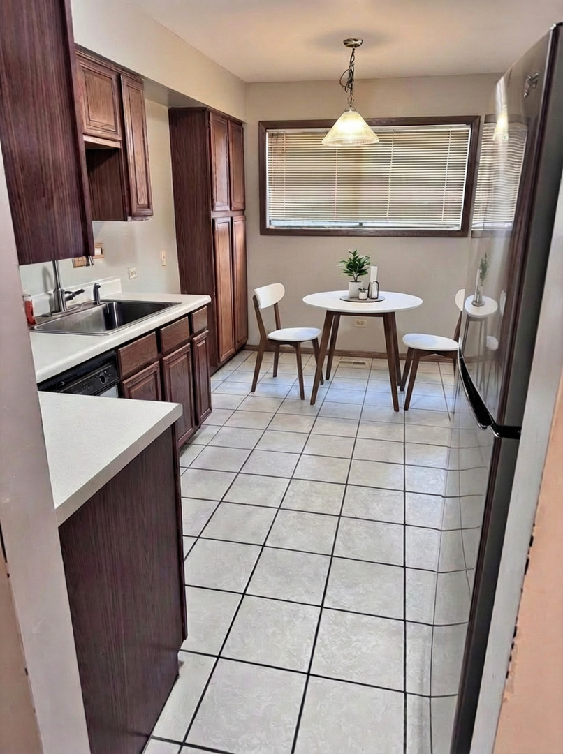 15 Creekside Circle, Unit B Elgin, IL 60123 - Photo 5 of 21