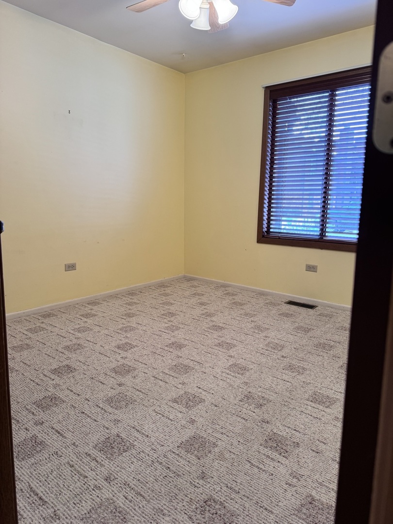 15 Creekside Circle, Unit B Elgin, IL 60123 - Photo 7 of 21