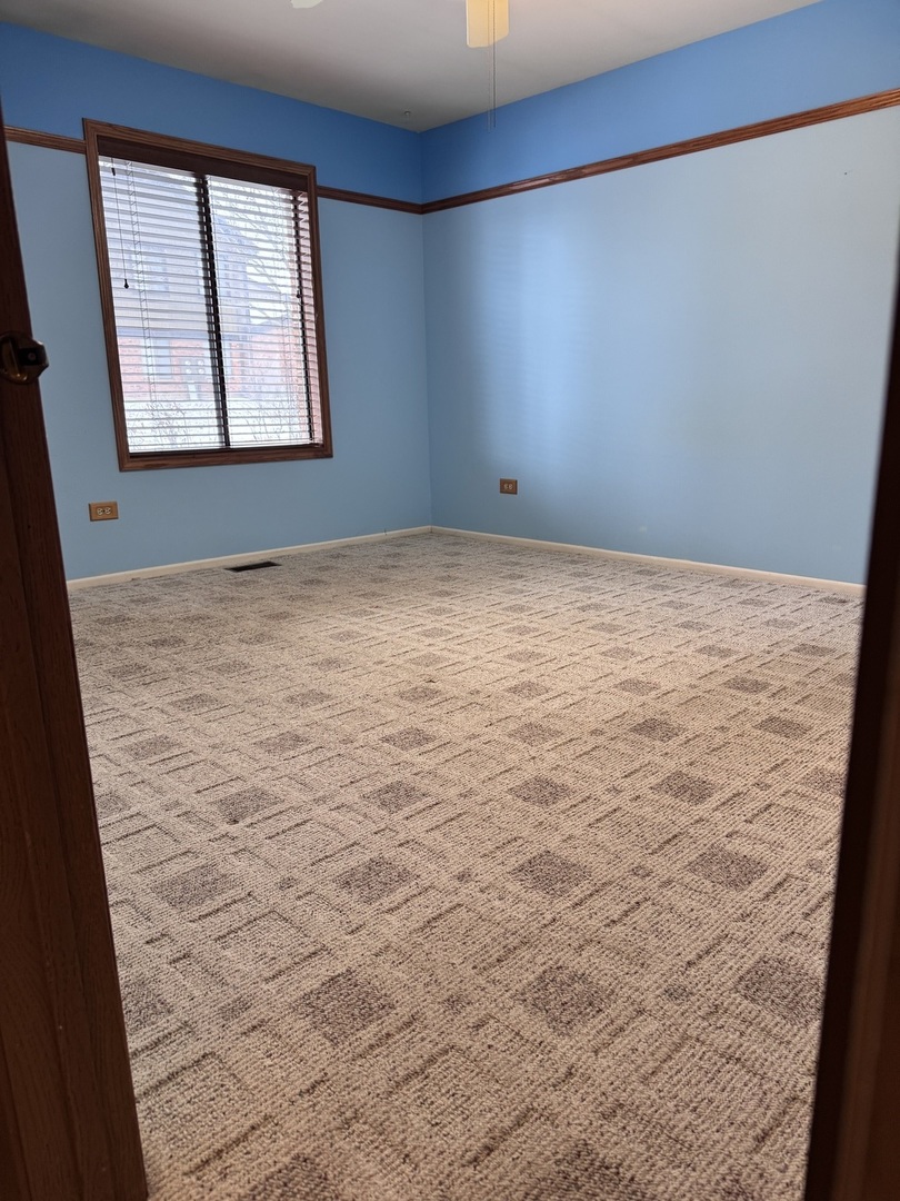 15 Creekside Circle, Unit B Elgin, IL 60123 - Photo 9 of 21