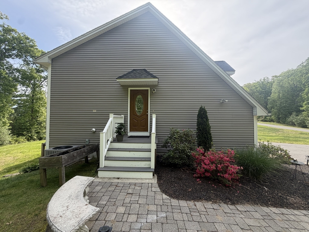 7 Dean Farm Road, Unit 2 Sutton, MA 01590 - Photo 3 of 16
