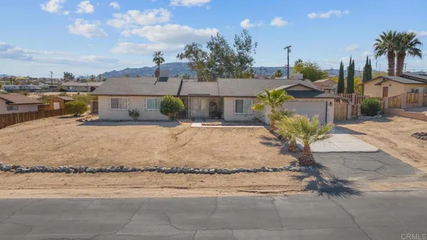 $2,450 | 73853 Playa Vista Drive, Twentynine Palms, CA 92277