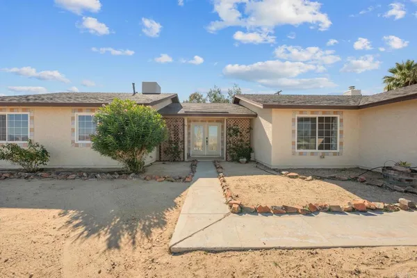 $2,450 | 73853 Playa Vista Drive, Twentynine Palms, CA 92277