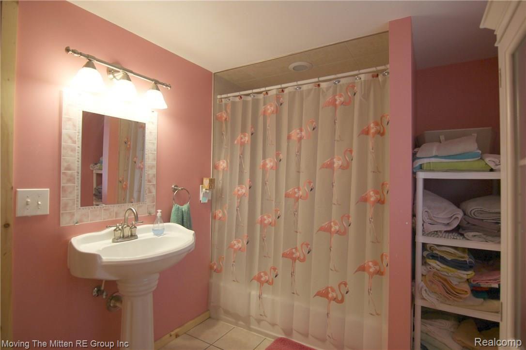 43221 Fret Road Belleville, MI 48111 - Photo 11 of 34 jFret Rd Lower Full Bath.jpg