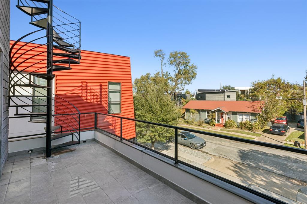 2231 Madera Street Dallas, TX 75206 - Photo 32 of 37 a view of a building from a balcony