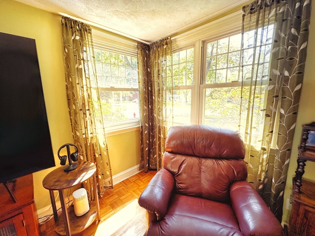 24 Locust Road Methuen, MA 01844 - Photo 11 of 36