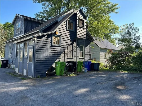 $259,900 | 106 Garden City Drive, Salina, NY 13211