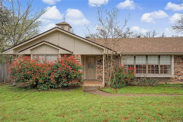 $2,595 | 3200 Hickory Court, Bedford, TX 76021