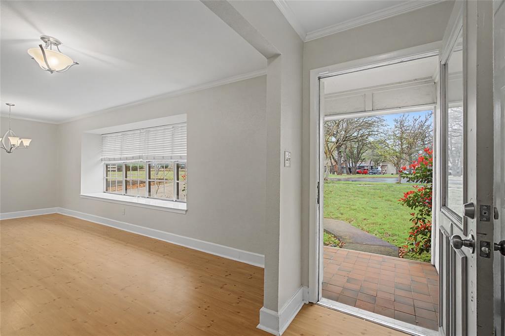 3200 Hickory Court Bedford, TX 76021 - Photo 4 of 30 Foyer entrance featuring crown molding, light wood-type flooring, and a chandelier