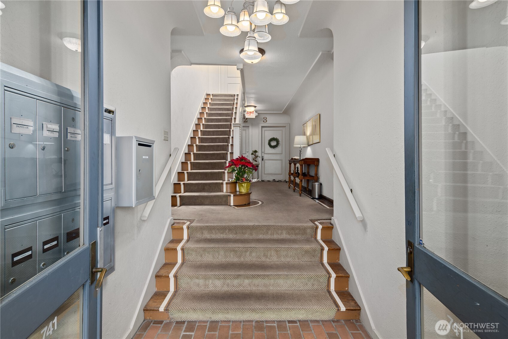 741 Federal Avenue East Seattle, WA 98102 - Photo 13 of 21 a view of entryway and hall