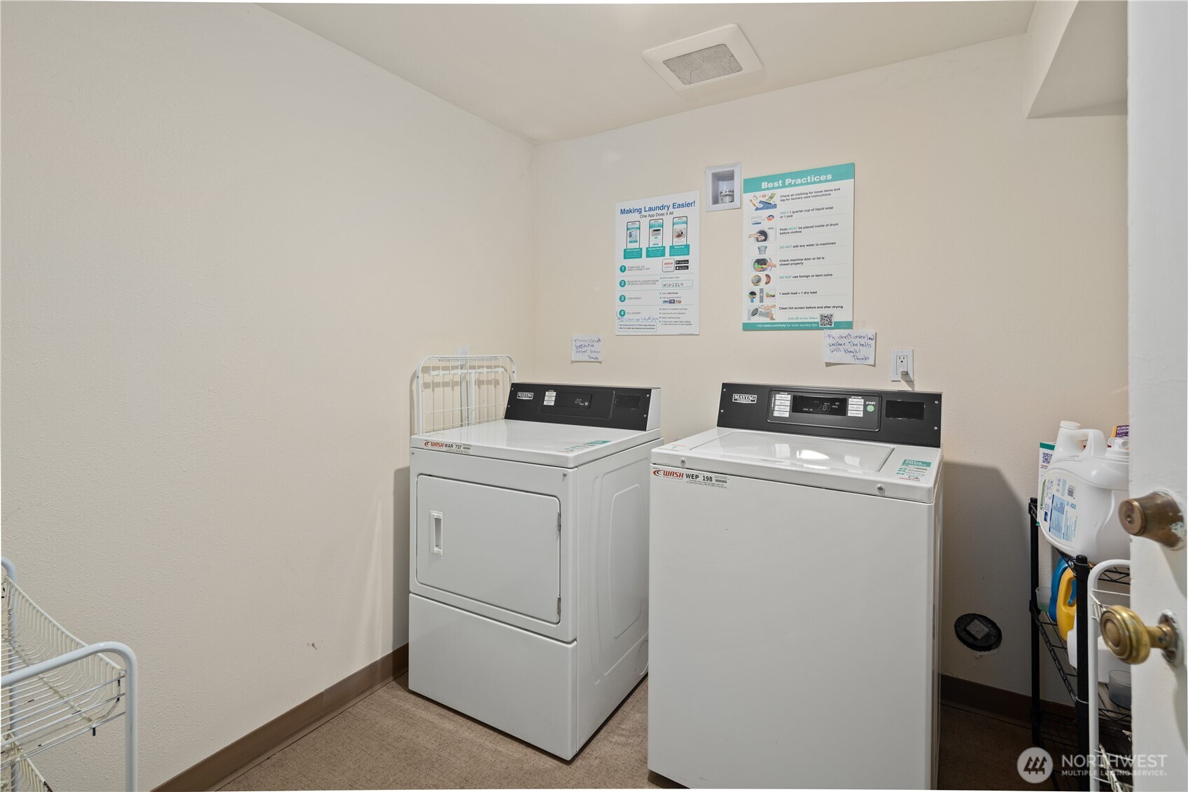 741 Federal Avenue East Seattle, WA 98102 - Photo 15 of 21 a utility room with dryer and washer