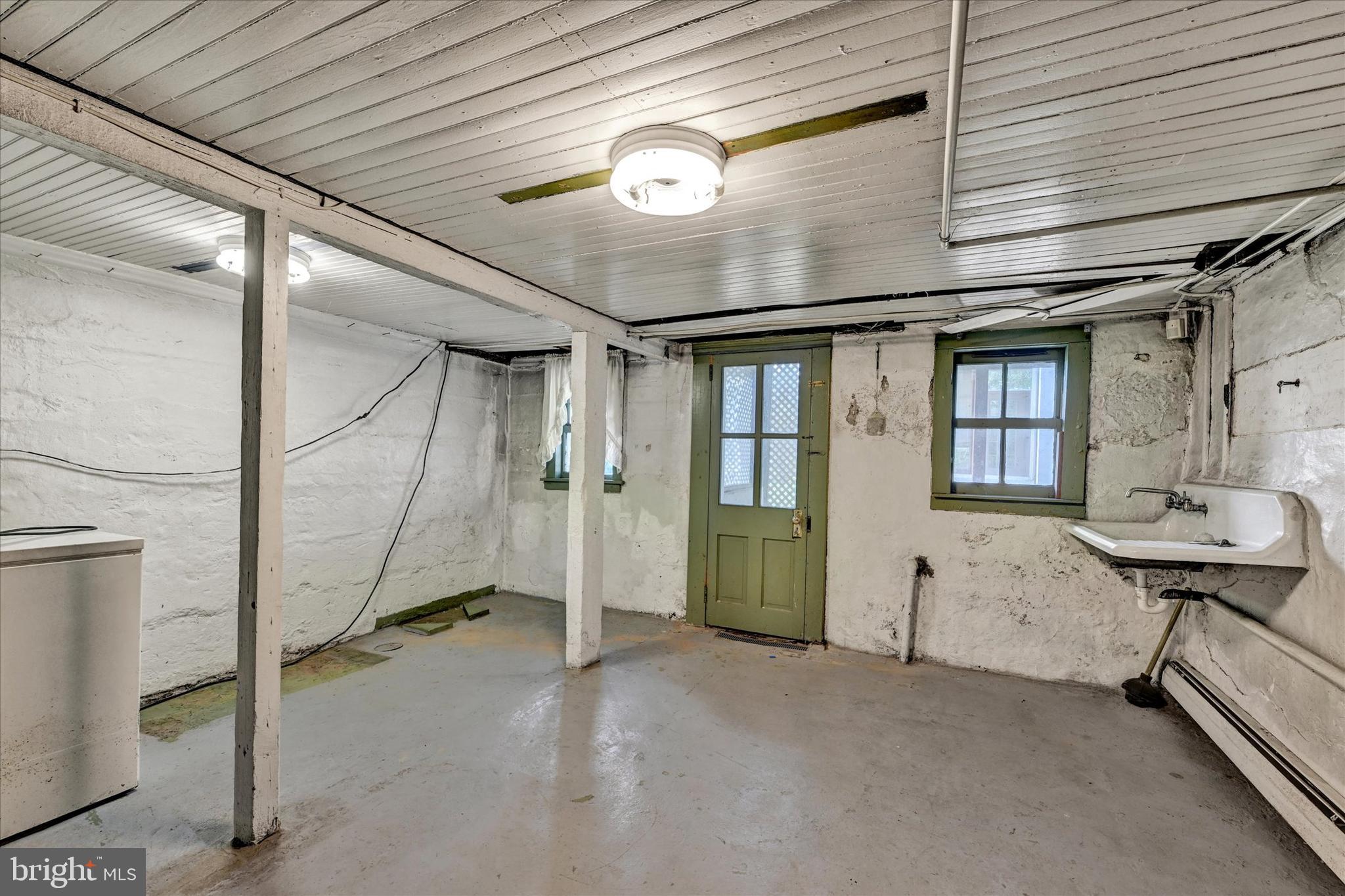 7848 Oakdale Avenue Rosedale, MD 21237 - Photo 26 of 46 a view of an entryway