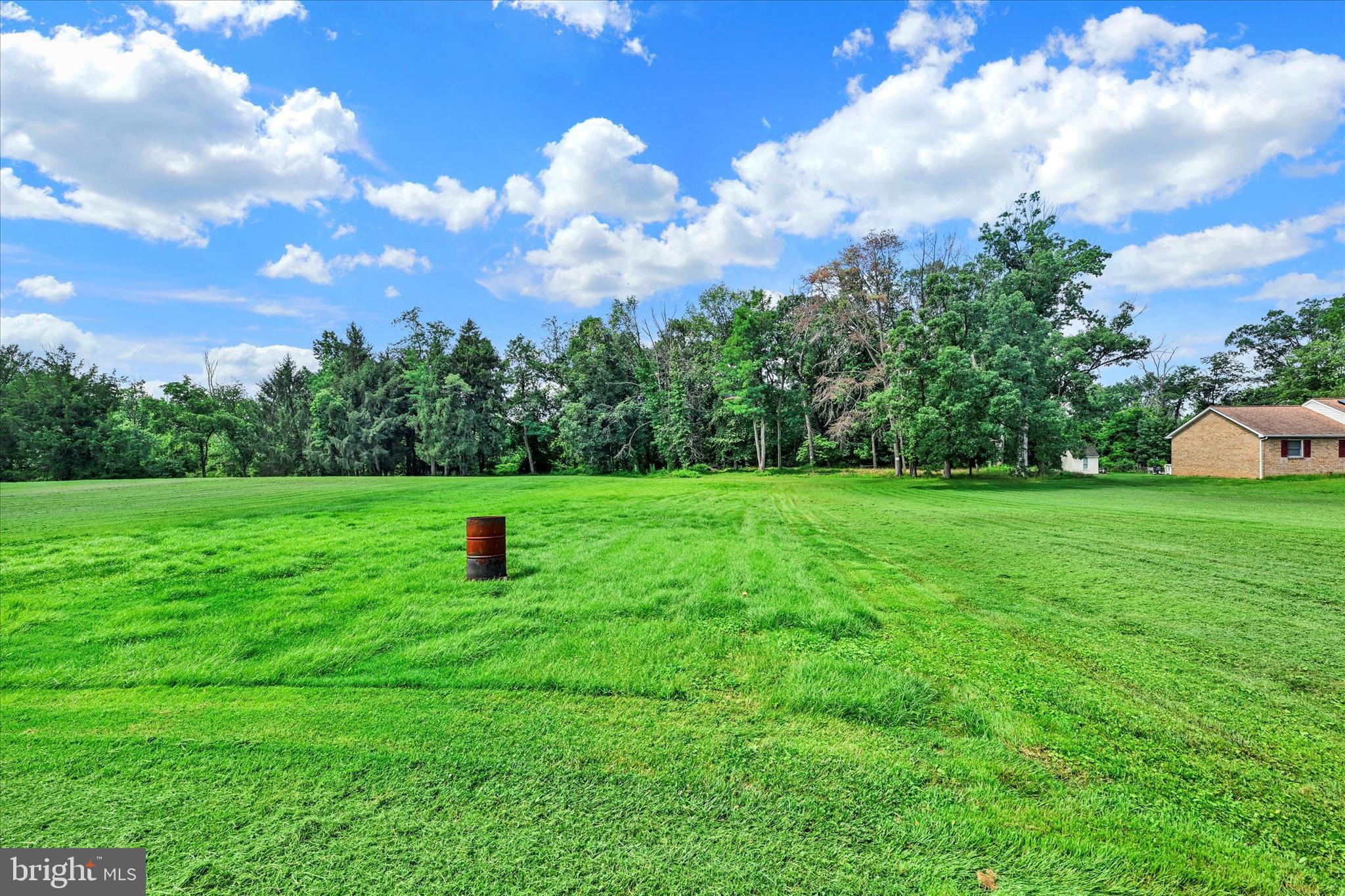 7848 Oakdale Avenue Rosedale, MD 21237 - Photo 28 of 46 a view of a garden