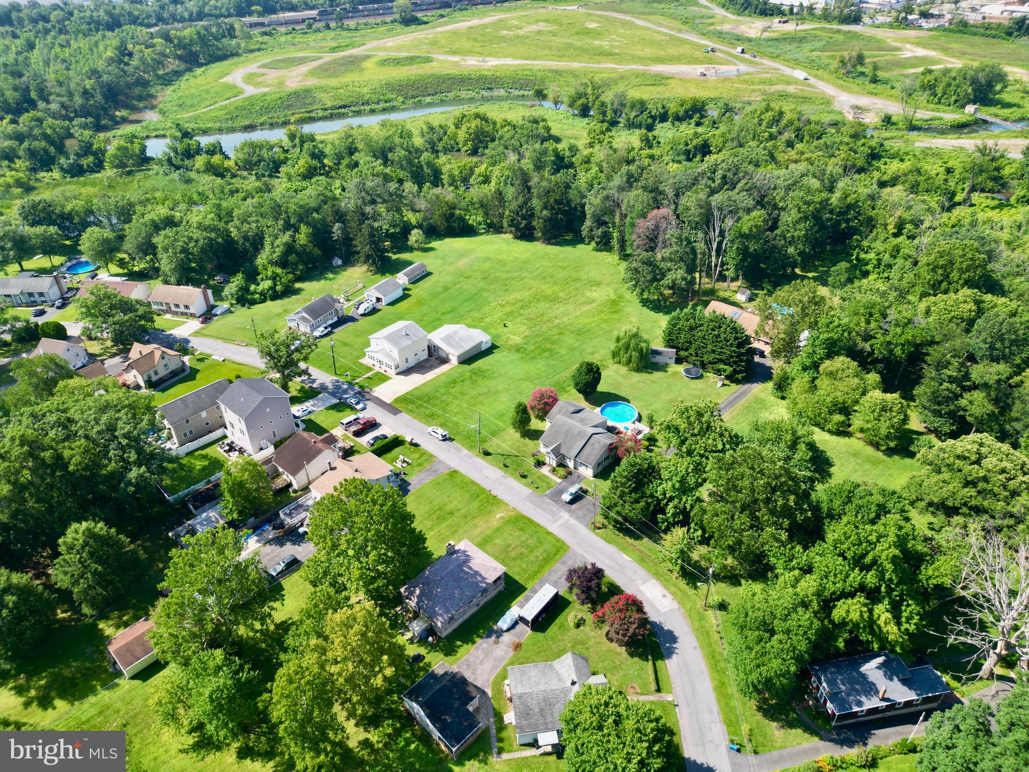 7848 Oakdale Avenue Rosedale, MD 21237 - Photo 31 of 46 a view of a garden with a tree