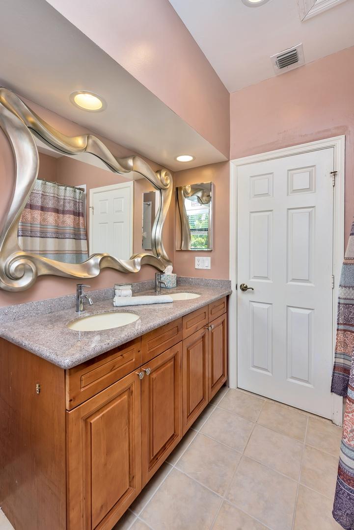 4635 Northwest 26th Avenue Boca Raton, FL 33434 - Photo 21 of 41 Jack and Jill Bath