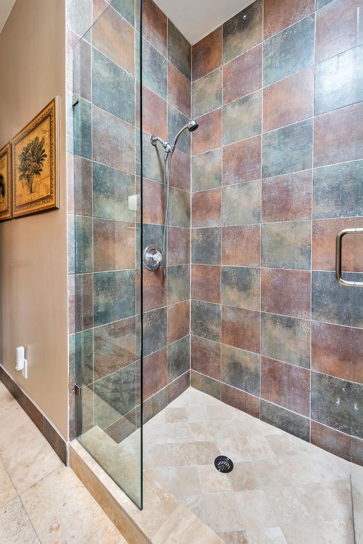 4635 Northwest 26th Avenue Boca Raton, FL 33434 - Photo 30 of 41 Guest Bath 1a