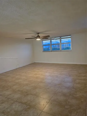 $1,900 | 1811 Jefferson Street, Unit 501, Hollywood, FL 33020
