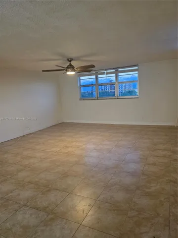 $1,900 | 1811 Jefferson Street, Unit 501, Hollywood, FL 33020