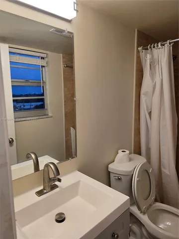 $1,900 | 1811 Jefferson Street, Unit 501, Hollywood, FL 33020