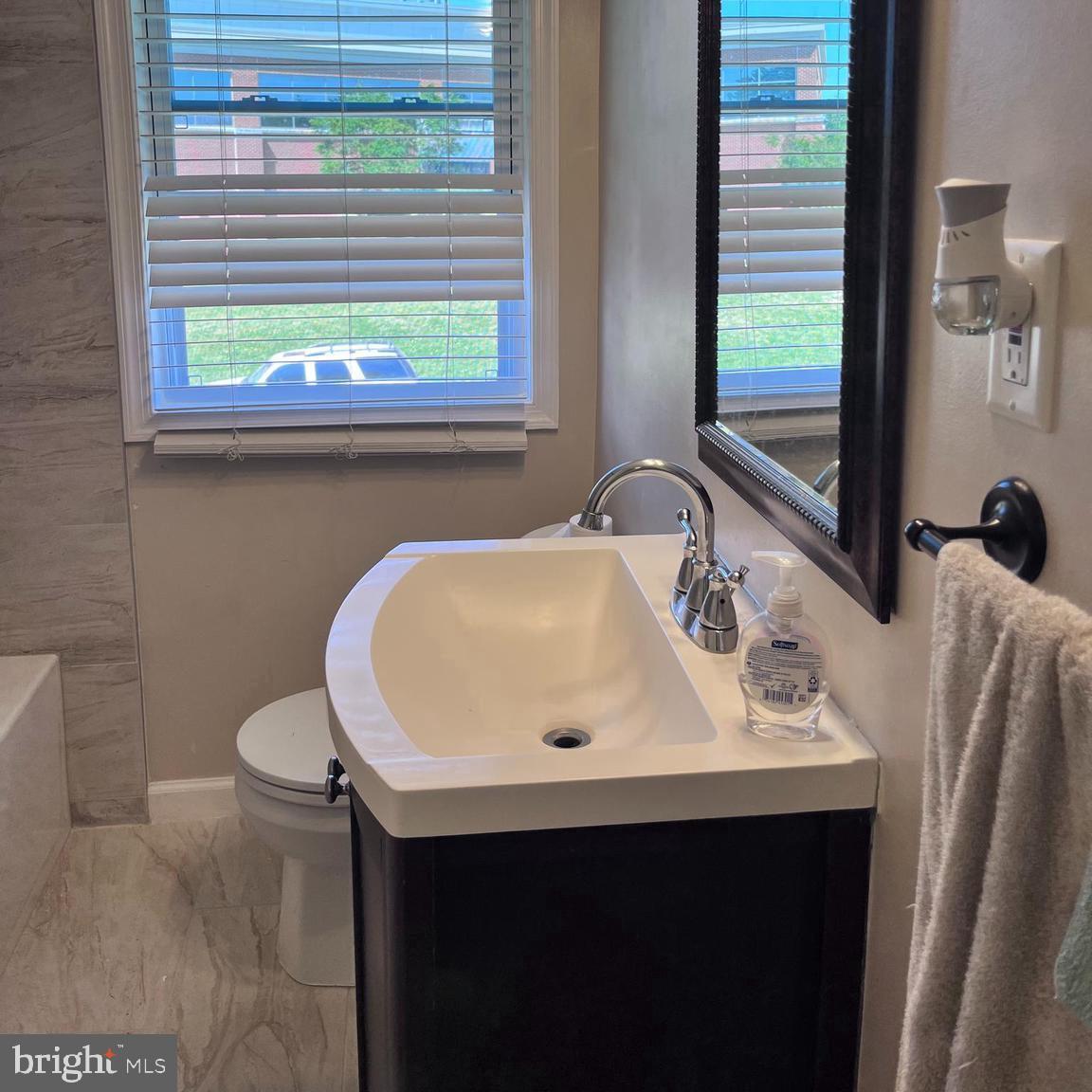1239 Gleneagle Road Baltimore, MD 21239 - Photo 7 of 10 BATH - 2