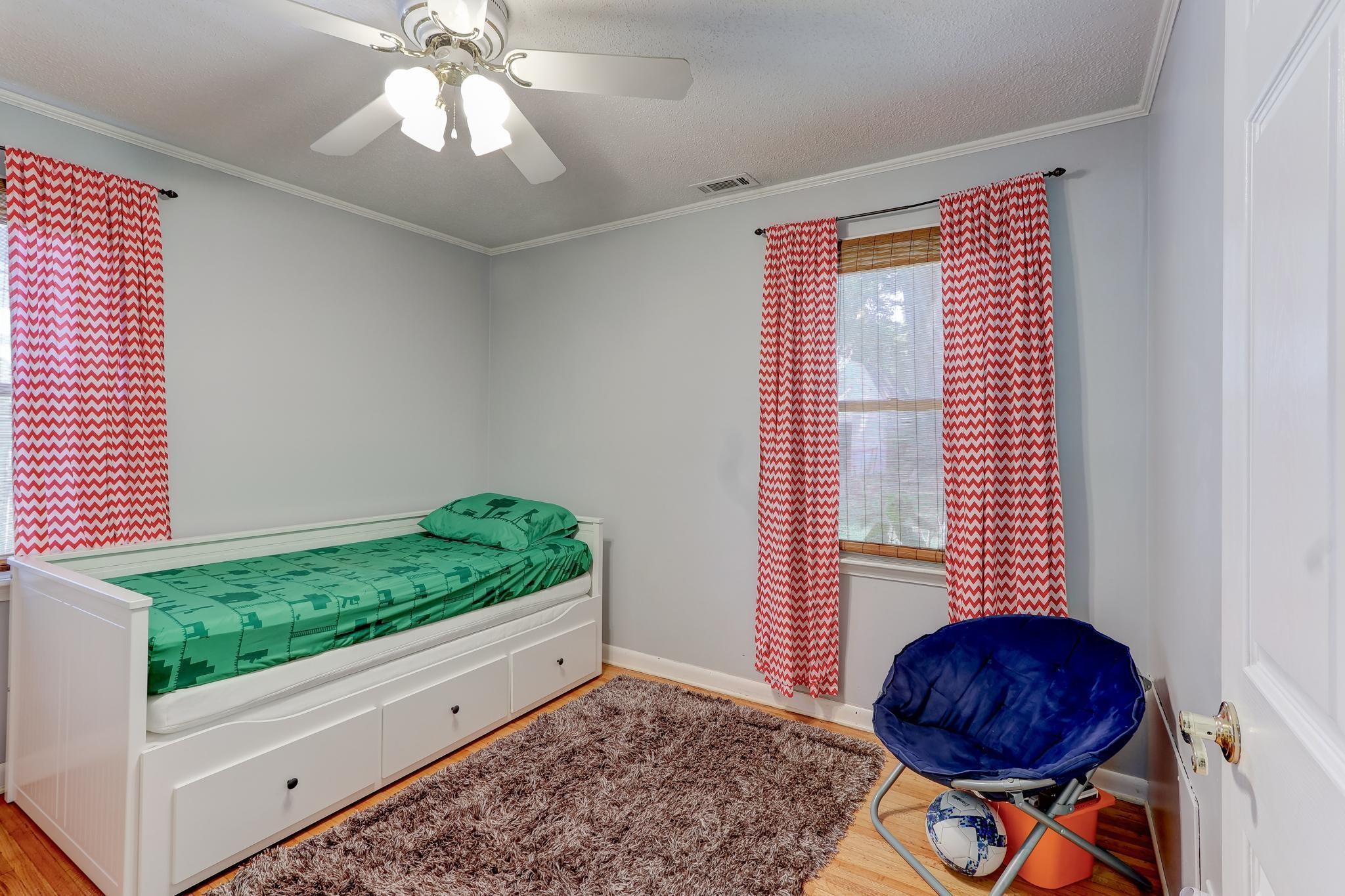 1524 Flamingo Road Memphis, TN 38117 - Photo 13 of 20 a room that has a rug and a window