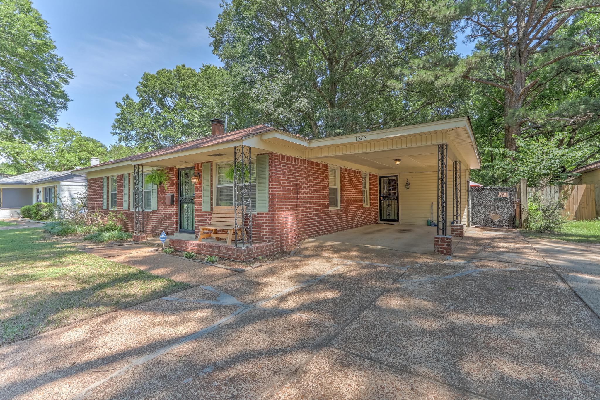 1524 Flamingo Road Memphis, TN 38117 - Photo 17 of 20 a view of a house with backyard and a tree