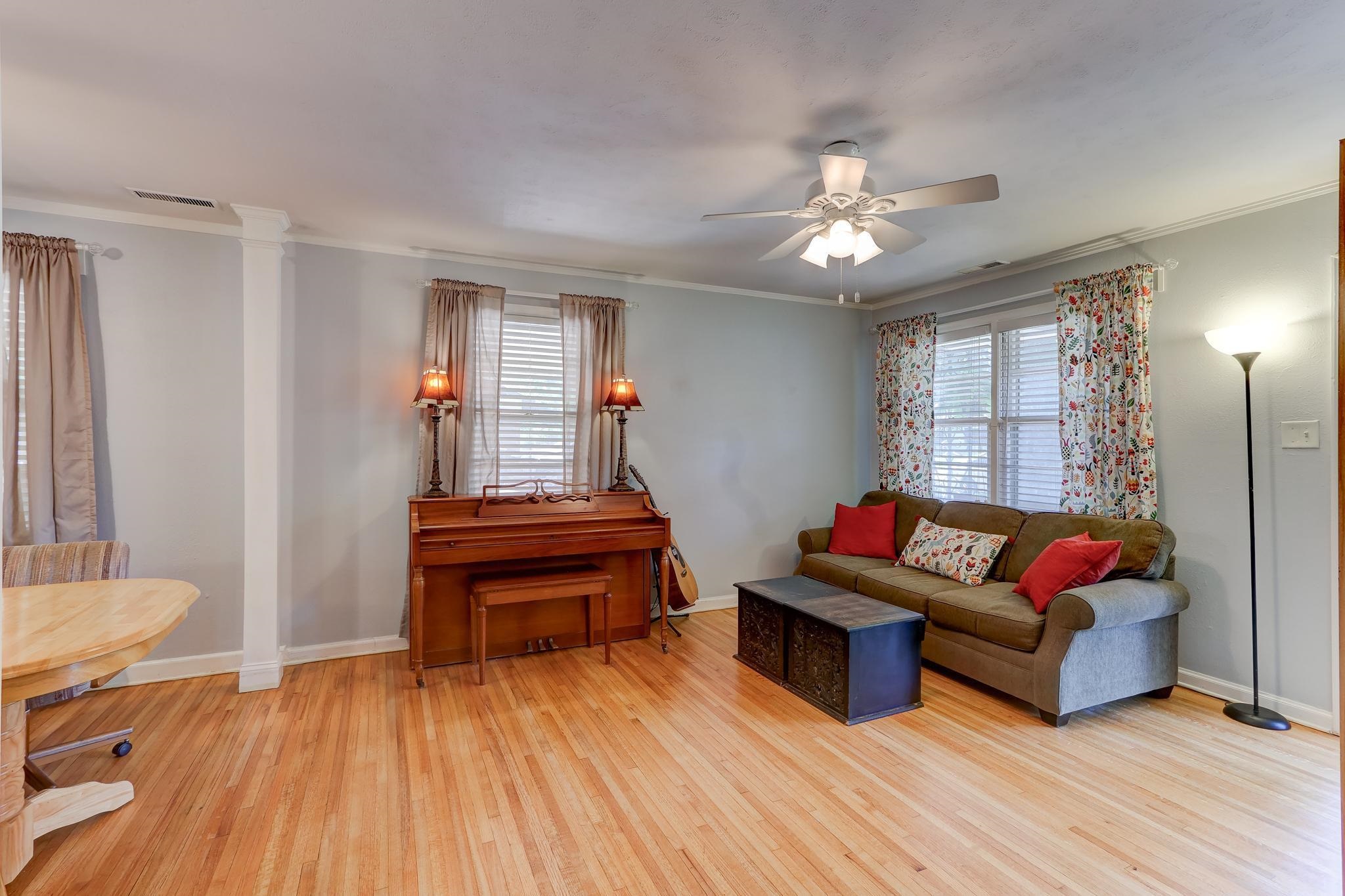 1524 Flamingo Road Memphis, TN 38117 - Photo 3 of 20 a living room with furniture and a wooden floor