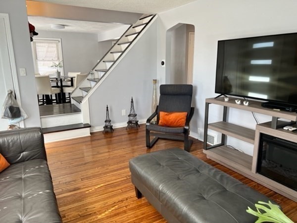 245 Rosewell Street Springfield, MA 01109 - Photo 6 of 20 Gallery Image 6