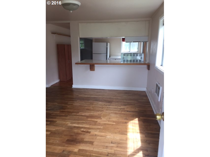 1161 1st Street Springfield, OR 97477 - Photo 2 of 5 Gallery Image 2