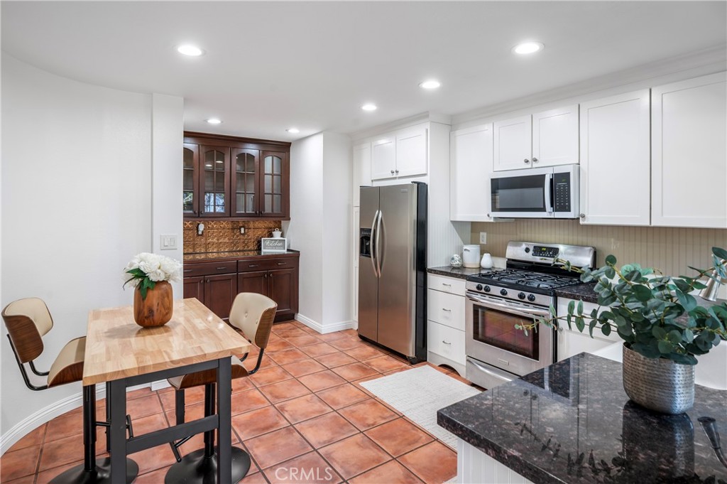 492 East Yale Loop Irvine, CA 92614 - Photo 7 of 31