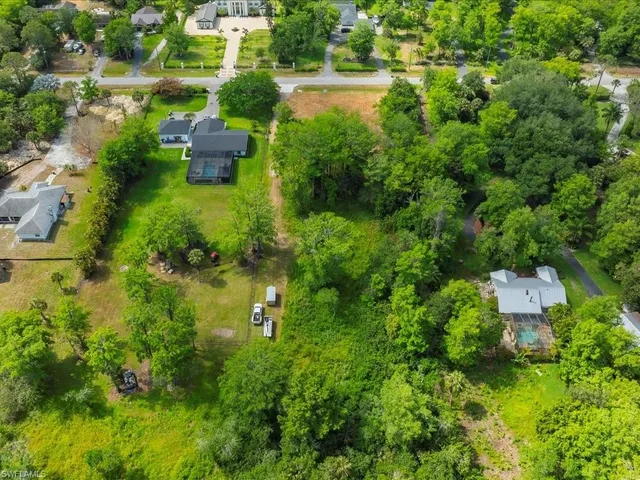 $2,600,000 | 5245 Cherry Wood Drive, Naples, FL 34119