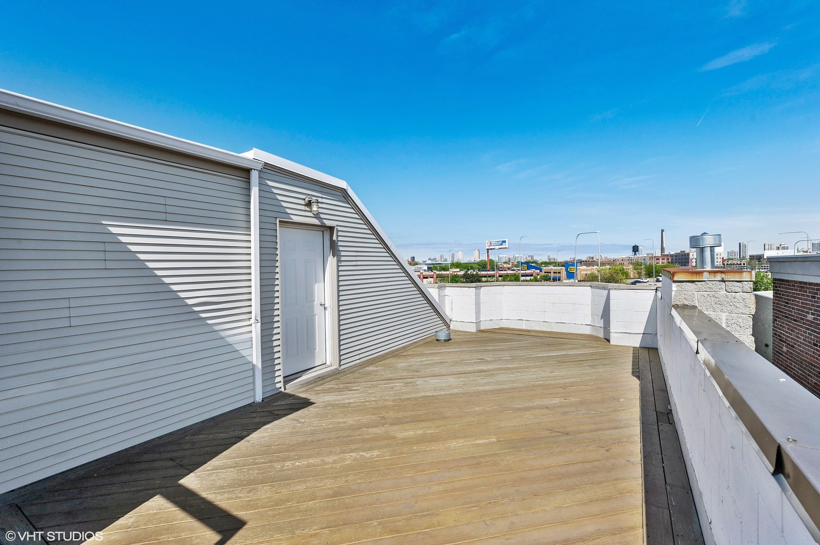 2022 North Wood Street, Unit 3S Chicago, IL 60614 - Photo 13 of 13 a view of a terrace with seating space