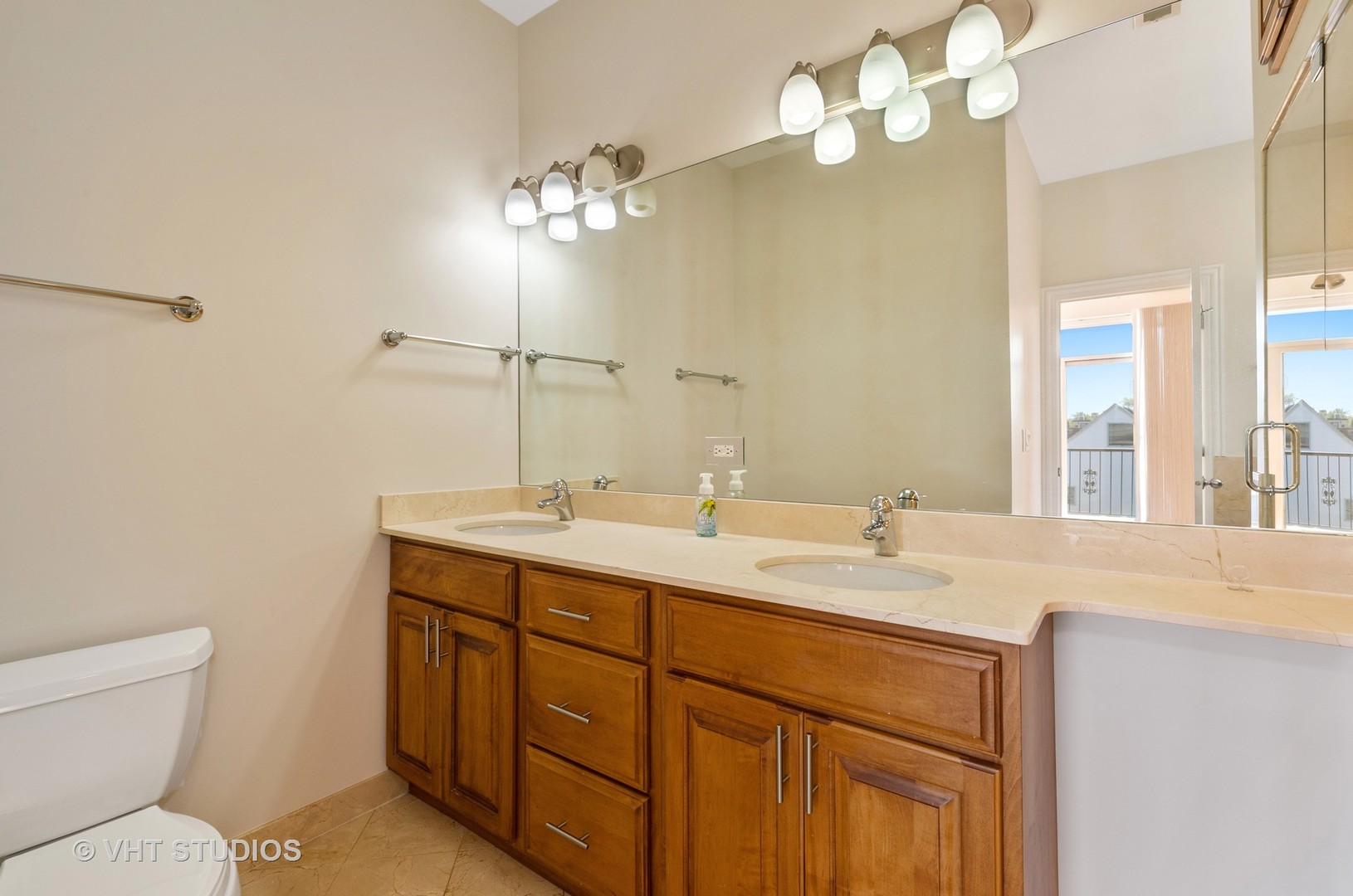 2022 North Wood Street, Unit 3S Chicago, IL 60614 - Photo 8 of 13 a bathroom with a toilet sink and mirror