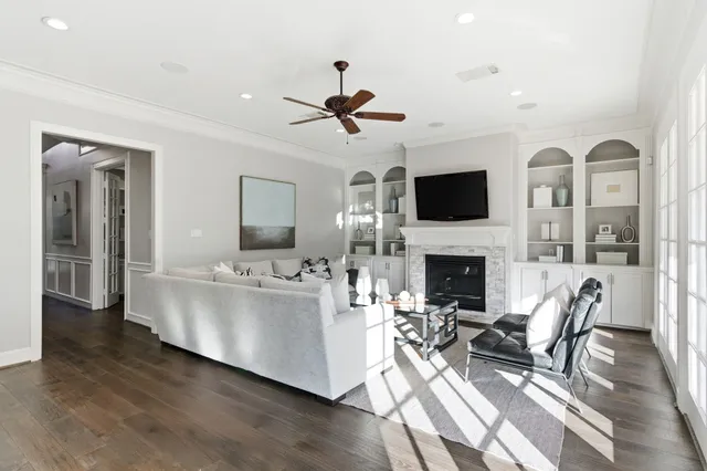 $1,799,000 | 4525 Braeburn Drive, Bellaire, TX 77401