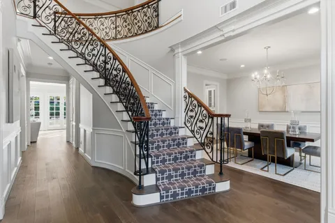 $1,799,000 | 4525 Braeburn Drive, Bellaire, TX 77401