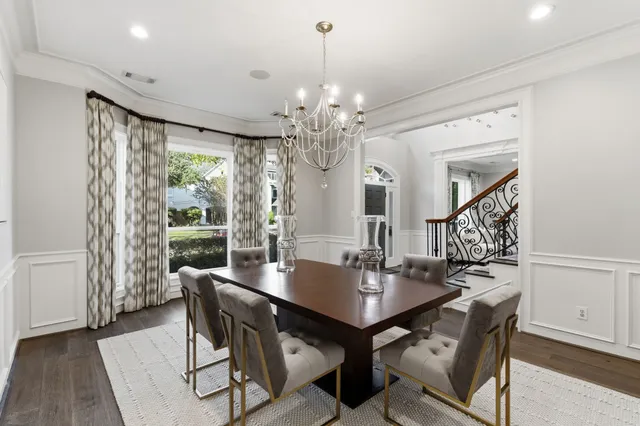 $1,799,000 | 4525 Braeburn Drive, Bellaire, TX 77401