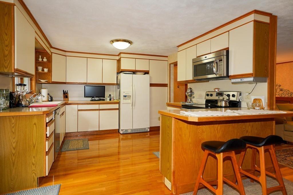 39 Chandler Road Burlington, MA 01803 - Photo 8 of 42 Gallery Image 8