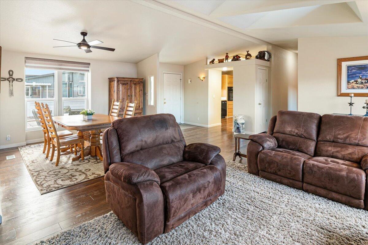 1875 Northeast 6th Street Redmond, OR 97756 - Photo 7 of 33