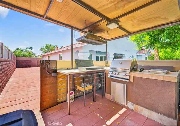 a view of outdoor kitchen