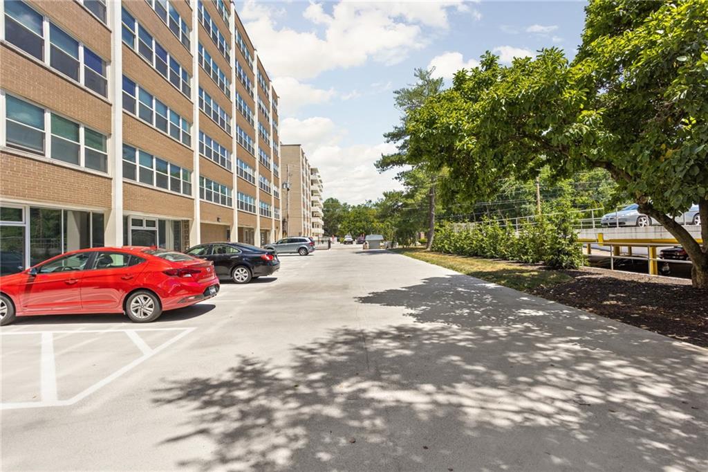 3965 North Meridian Street, Unit 4J Indianapolis, IN 46208 - Photo 3 of 42